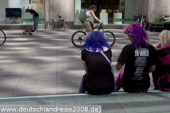 Berlin: Punkerinnen am Alex