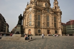 Dresden: Frauenkirche mit Martin Luther Statue im Vordergrund