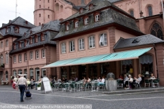 Mainz: Marktplatz mit Dom im Hintergrund